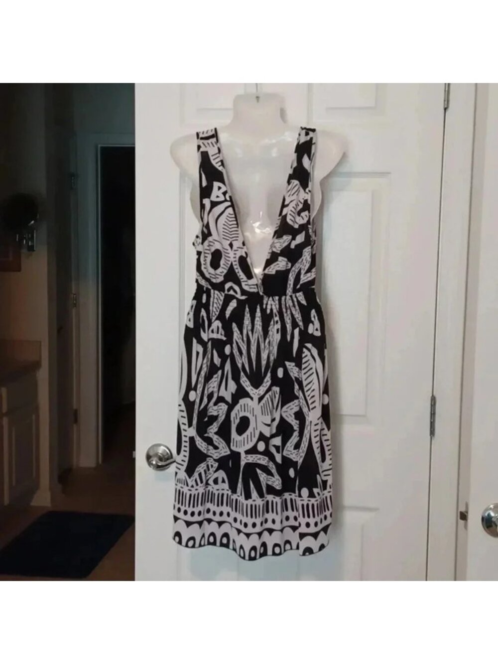 - Summer dress with a low neckline Women's Size Small - Picture 5 of 7